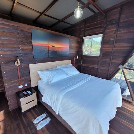 321 Surprise Beach House And Glamping Providencia Island Esterno foto