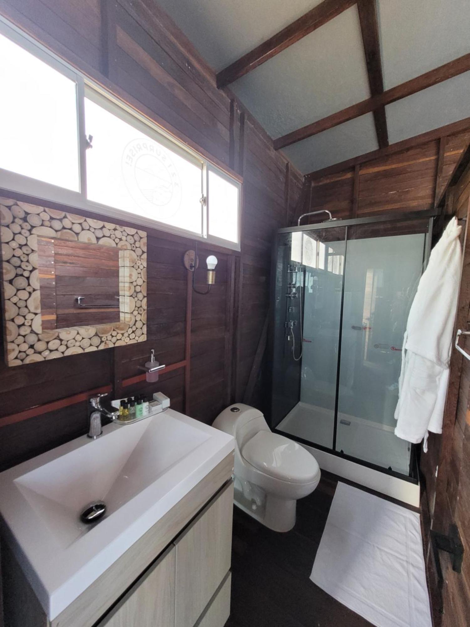 321 Surprise Beach House And Glamping Providencia Island Esterno foto