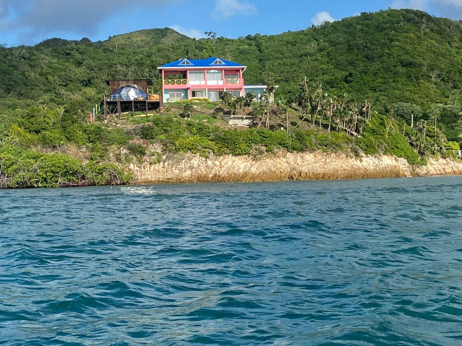 321 Surprise Beach House And Glamping Providencia Island Esterno foto